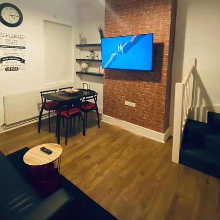 Large 4 Bedroom Home - Coventry City Centre Kültér fotó