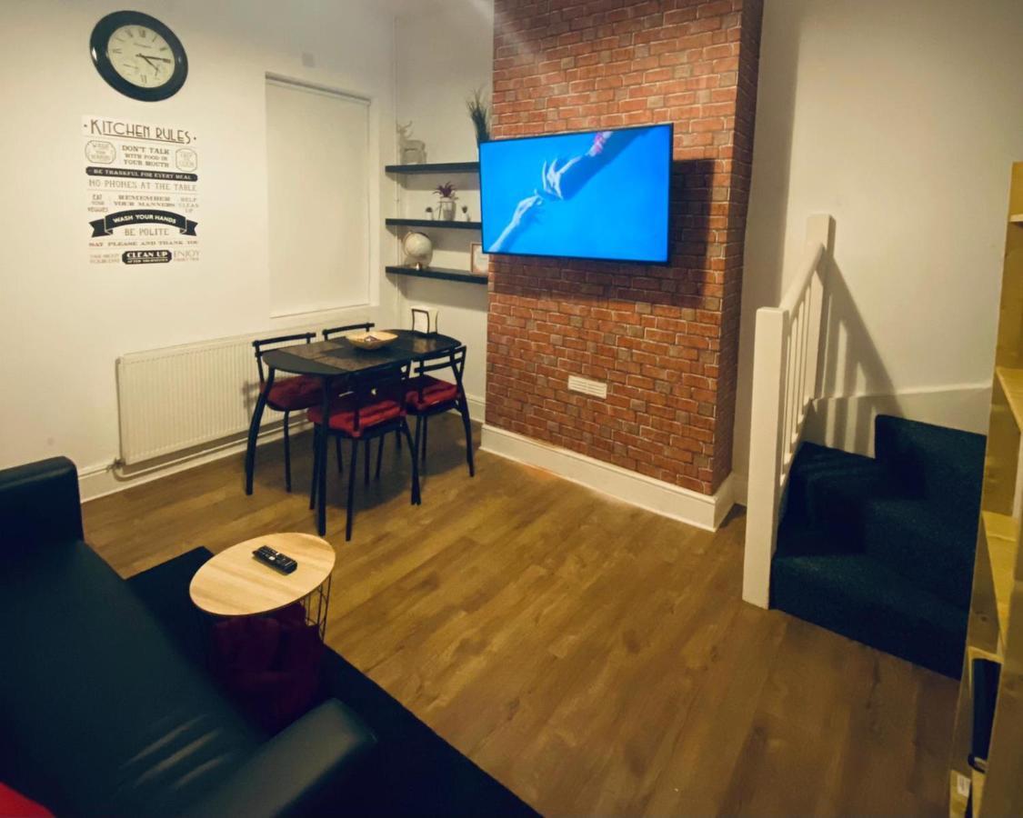 Large 4 Bedroom Home - Coventry City Centre Kültér fotó