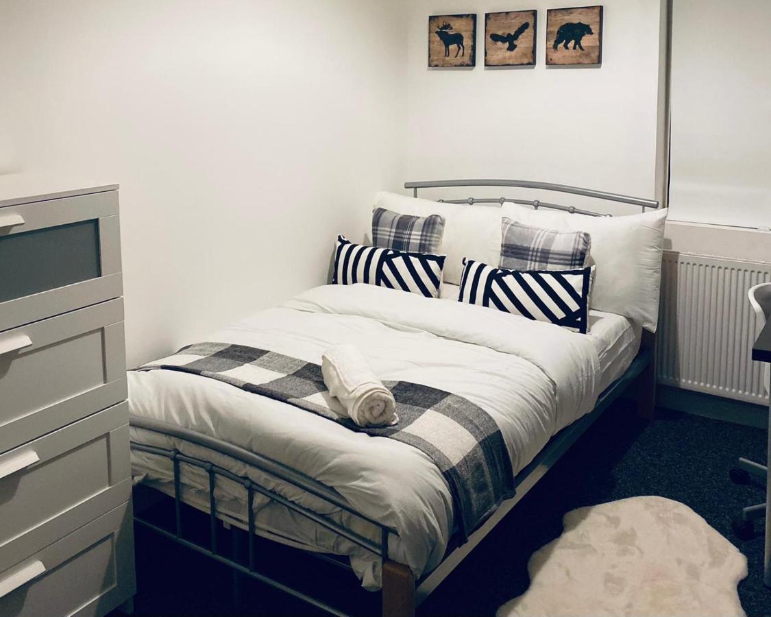 Large 4 Bedroom Home - Coventry City Centre Kültér fotó