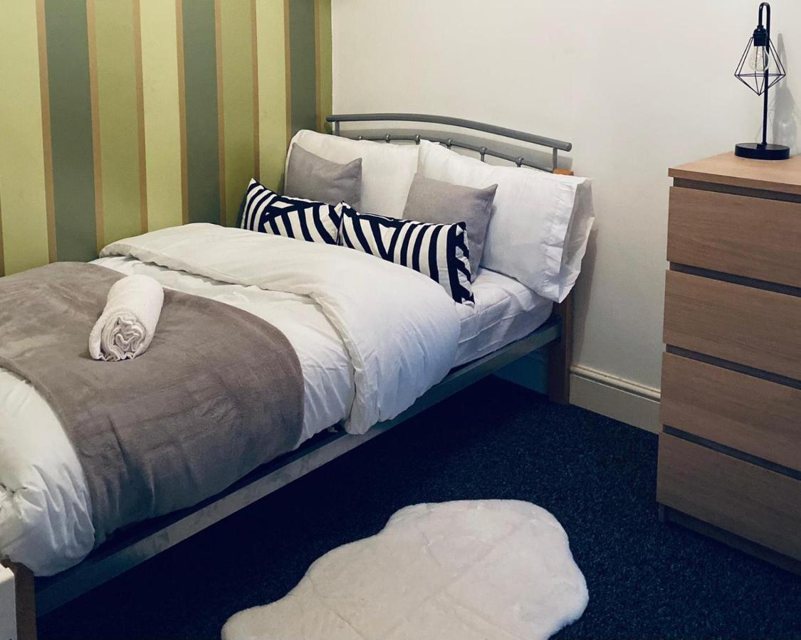 Large 4 Bedroom Home - Coventry City Centre Kültér fotó